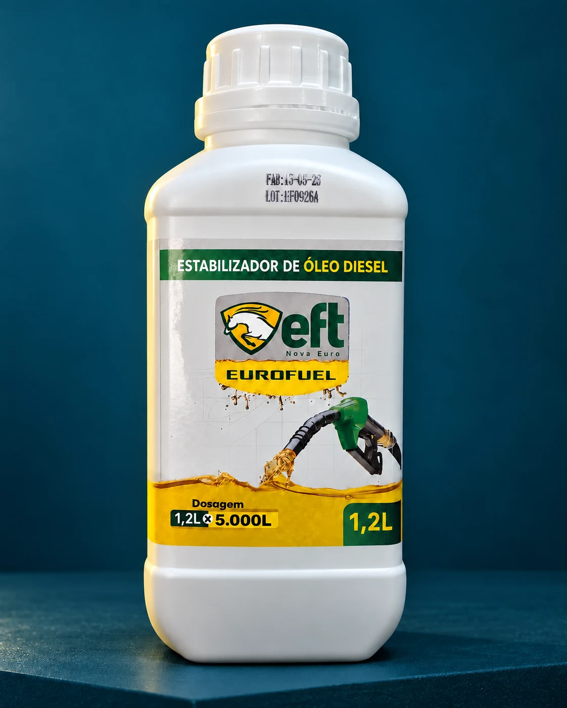 Apresentação de estúdio do Eurofuel sobre uma base azul petróleo, com iluminação suave e rótulo em destaque